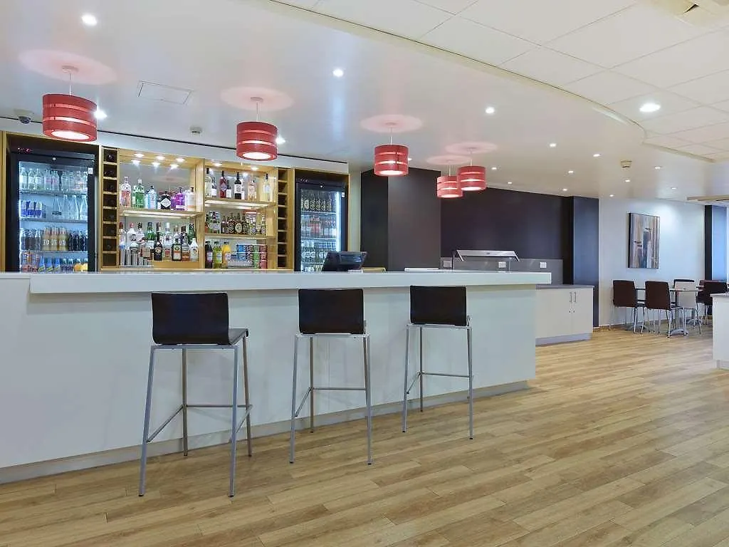 Travelodge London Feltham Hotel