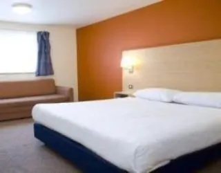 מלון Travelodge London Feltham